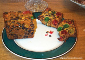 HOW TO MAKE TRADITIONAL HOLIDAY FRUIT CAKES
